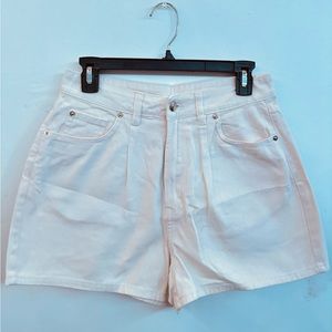 Selling because im never gonna wear it and someone else might want it and use it